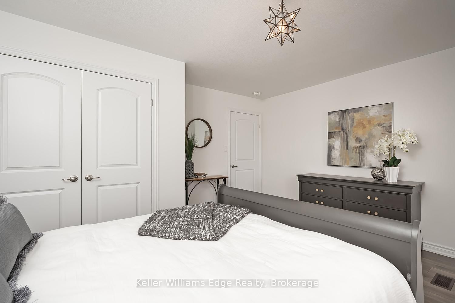 Detached House for sale at 92 Flagg Avenue, Brant, Ontario, N3L 0J9 - Paris - MLS: X12898772