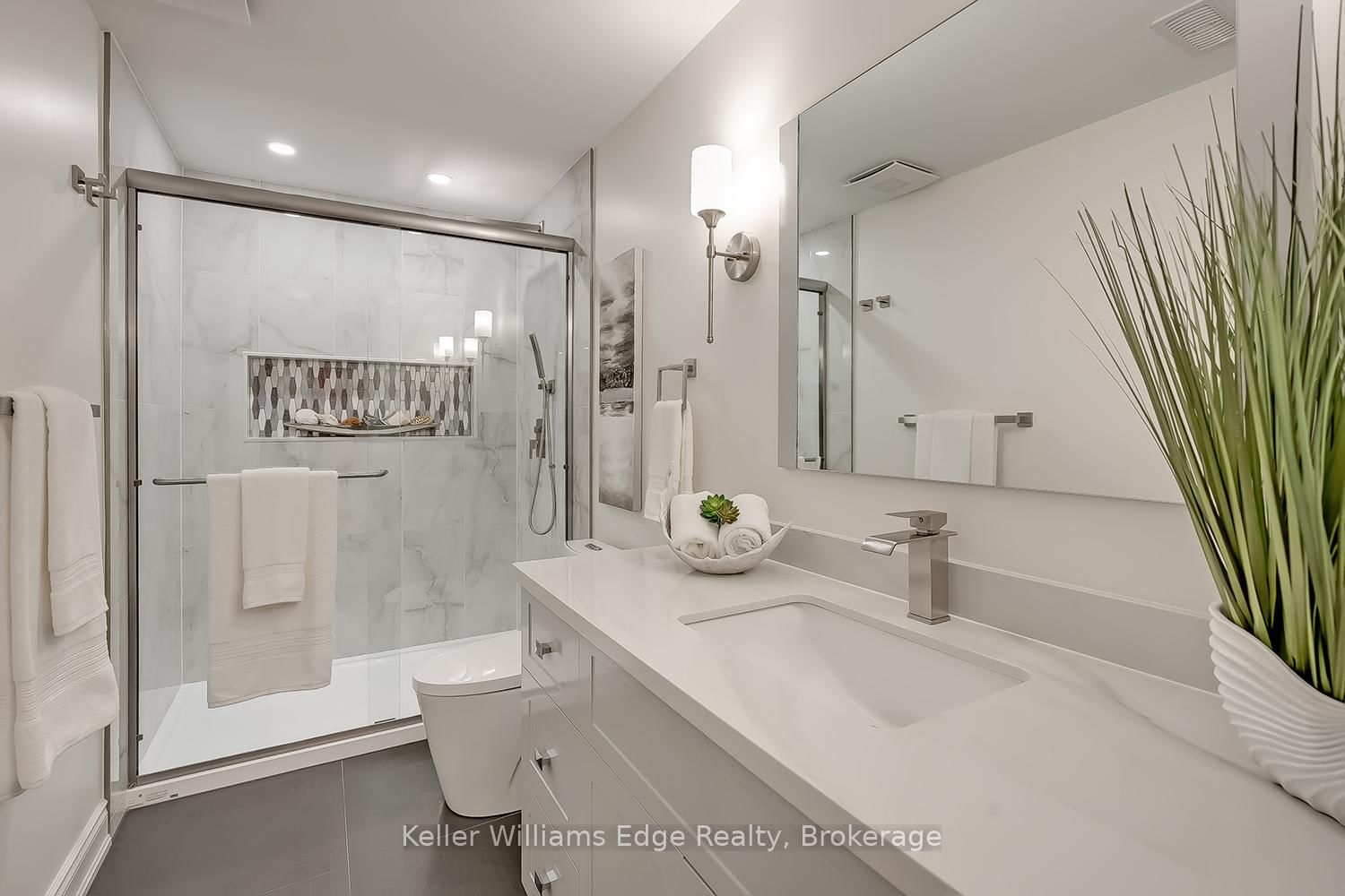 Detached House for sale at 92 Flagg Avenue, Brant, Ontario, N3L 0J9 - Paris - MLS: X12898772