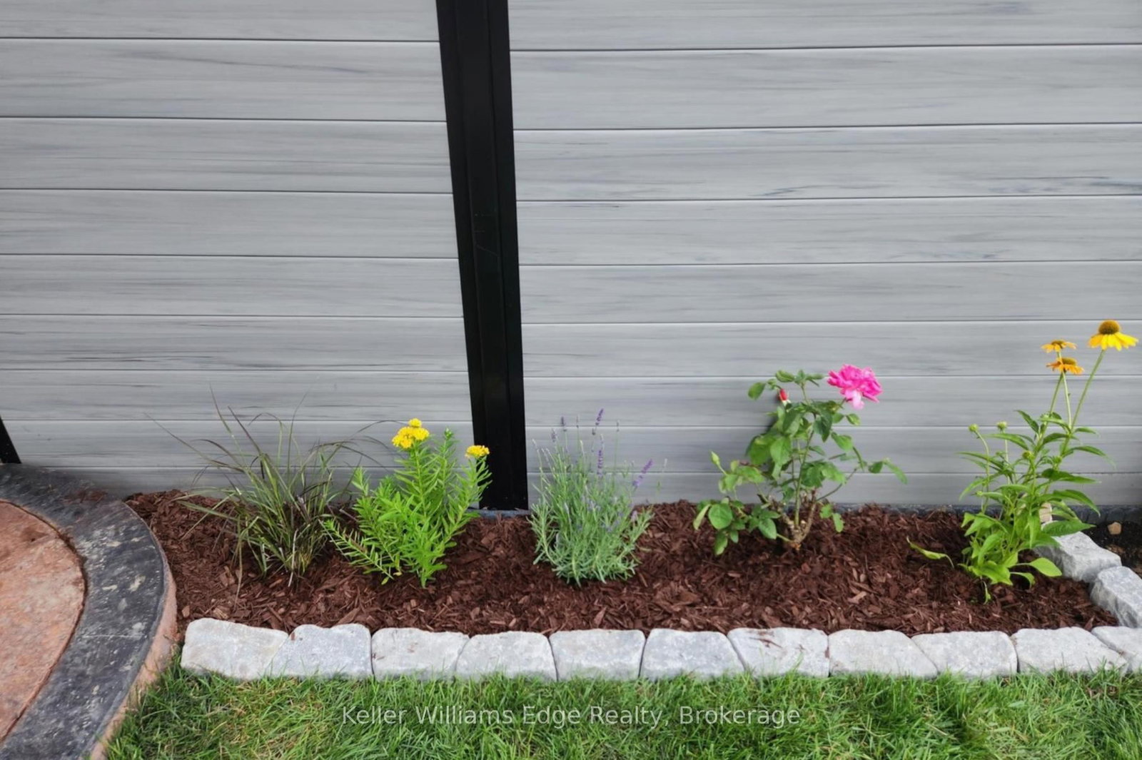 Detached House for sale at 92 Flagg Avenue, Brant, Ontario, N3L 0J9 - Paris - MLS: X12898772