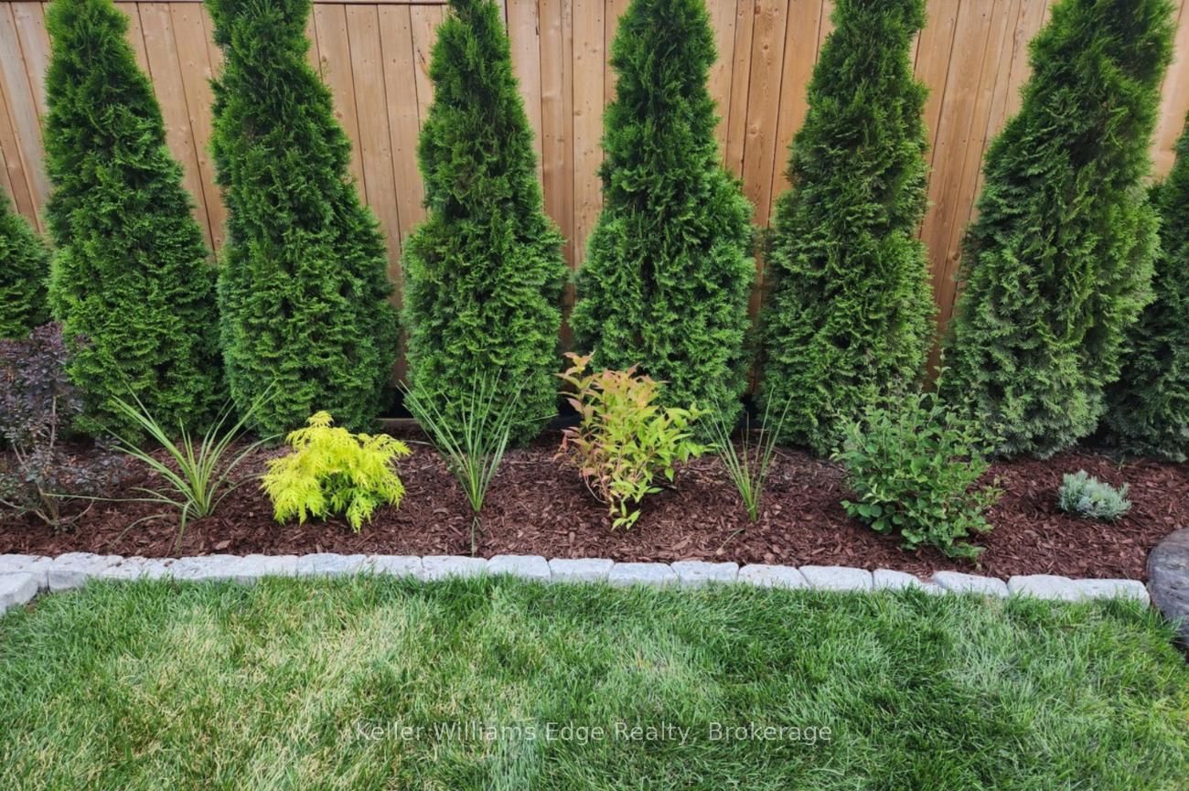 Detached House for sale at 92 Flagg Avenue, Brant, Ontario, N3L 0J9 - Paris - MLS: X12898772