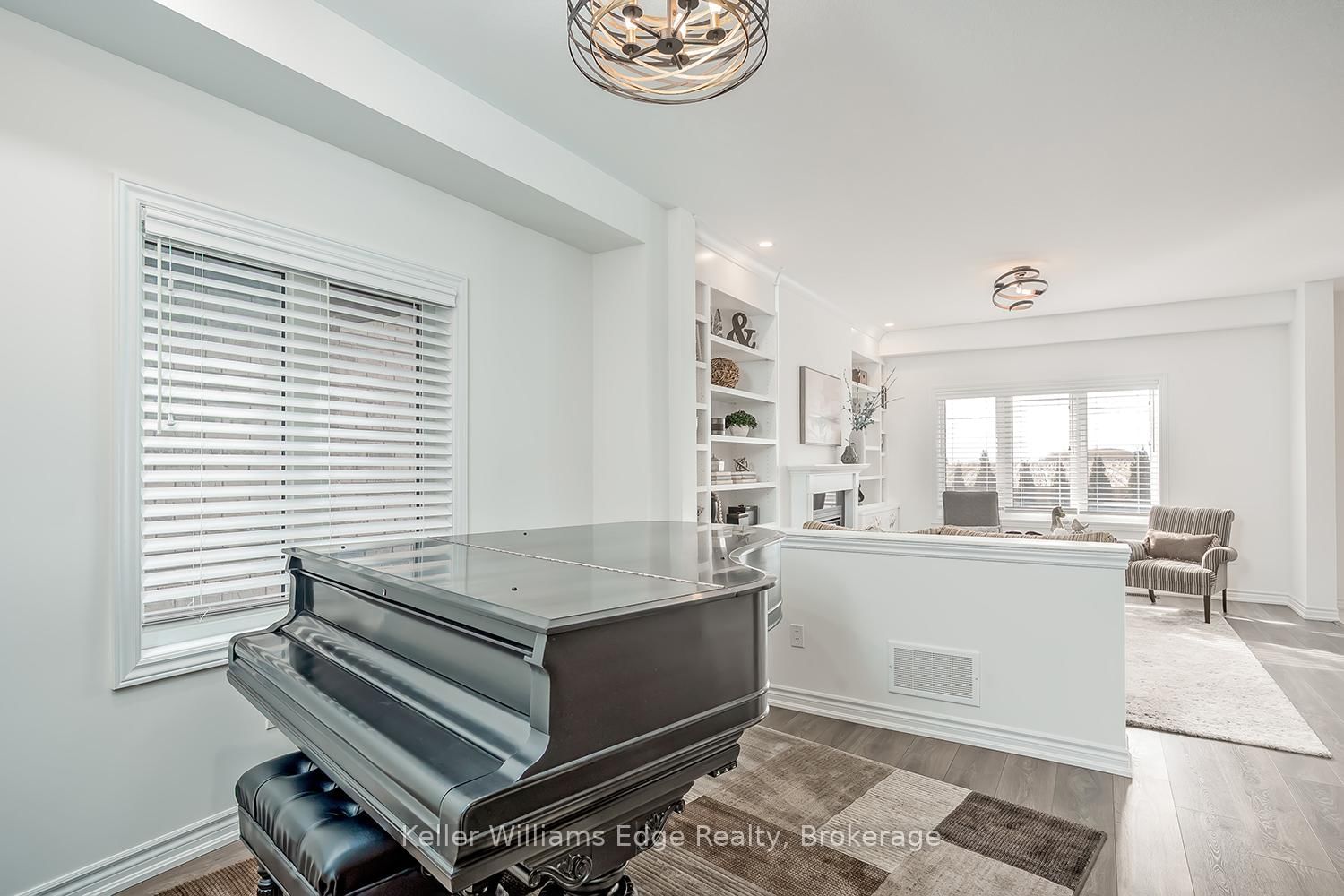 Detached House for sale at 92 Flagg Avenue, Brant, Ontario, N3L 0J9 - Paris - MLS: X12898772