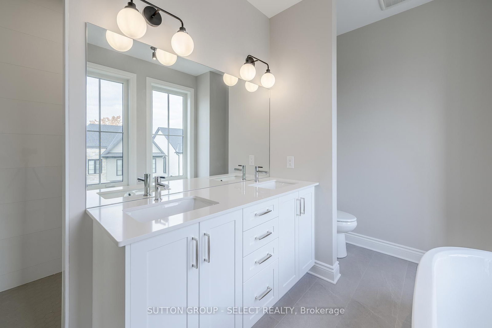 2835 Sheffield Place, Unit 5 - Photo 24