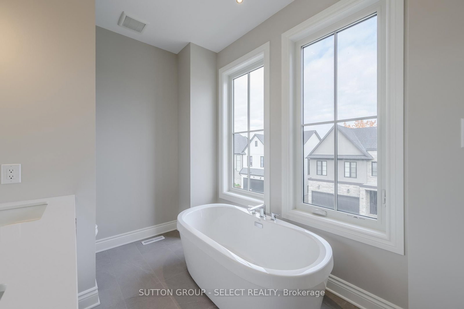 2835 Sheffield Place, Unit 5 - Photo 25