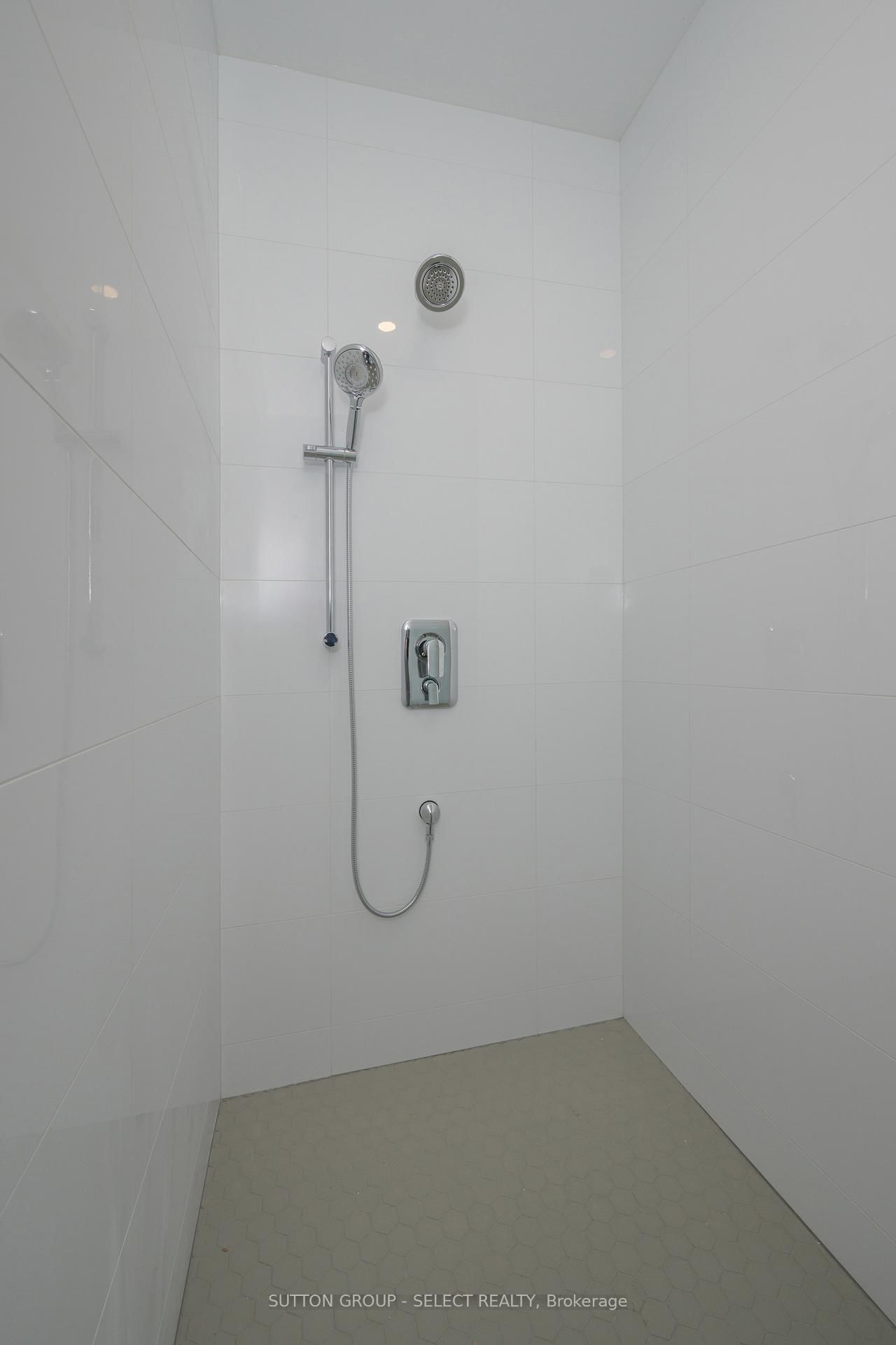 2835 Sheffield Place, Unit 5 - Photo 27