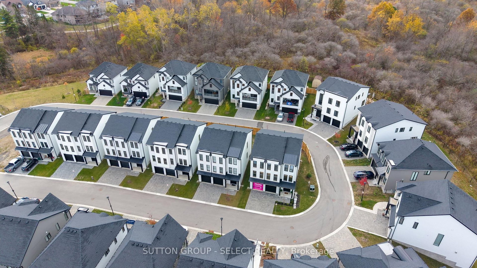 2835 Sheffield Place, Unit 5 - Photo 3