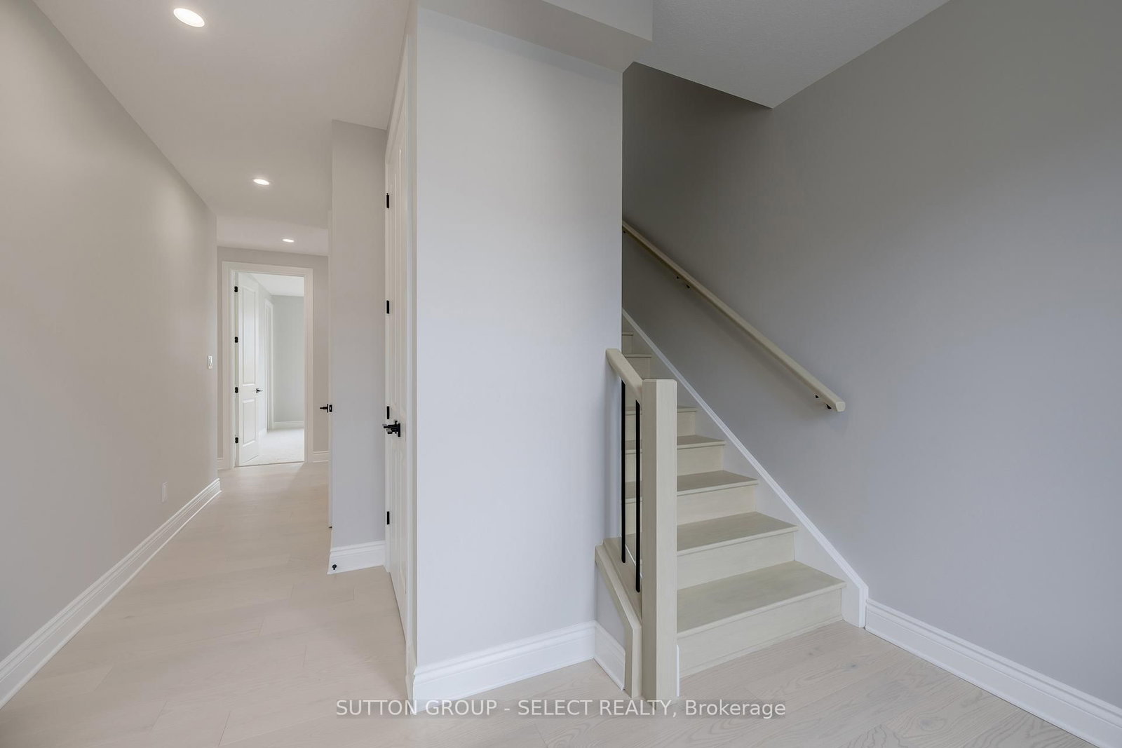2835 Sheffield Place, Unit 5 - Photo 6