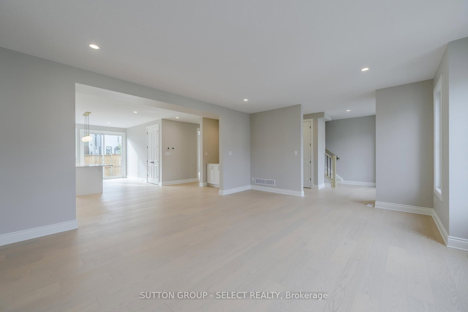 2835 Sheffield Place, Unit 5 - Photo 9