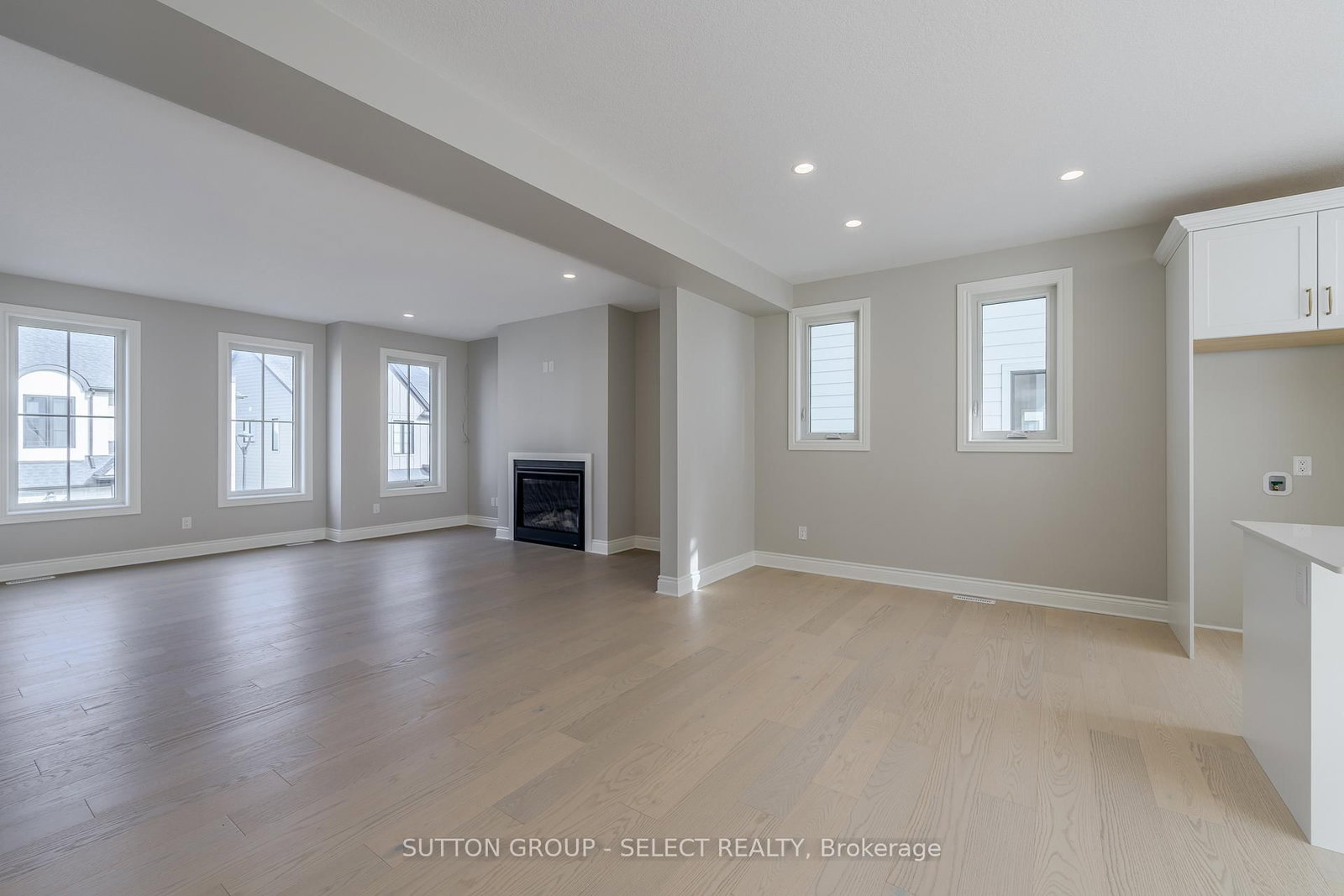 2835 Sheffield Place, Unit 9 - Photo 10