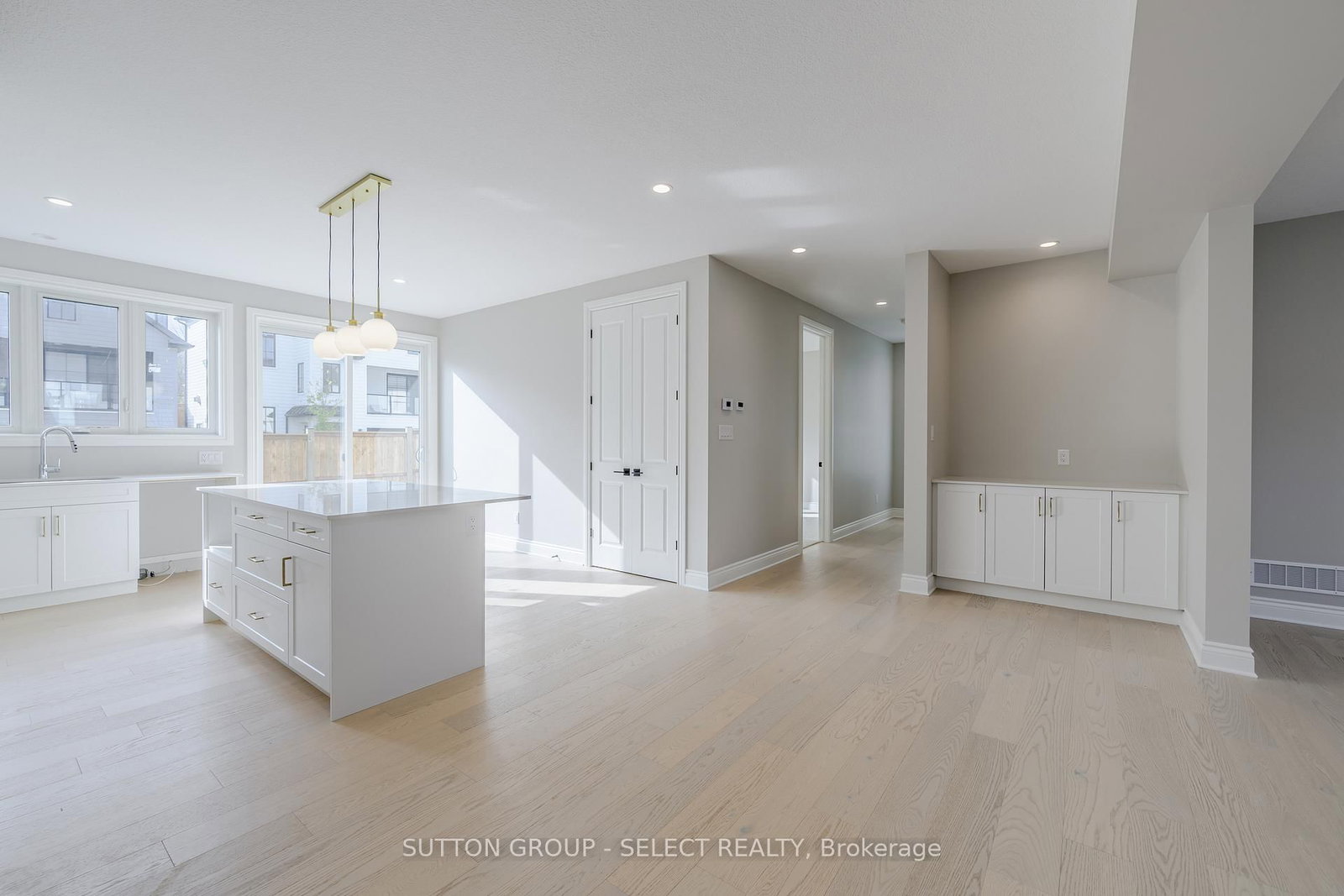 2835 Sheffield Place, Unit 9 - Photo 11