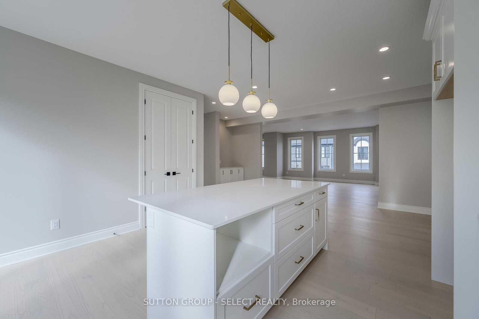 2835 Sheffield Place, Unit 9 - Photo 14