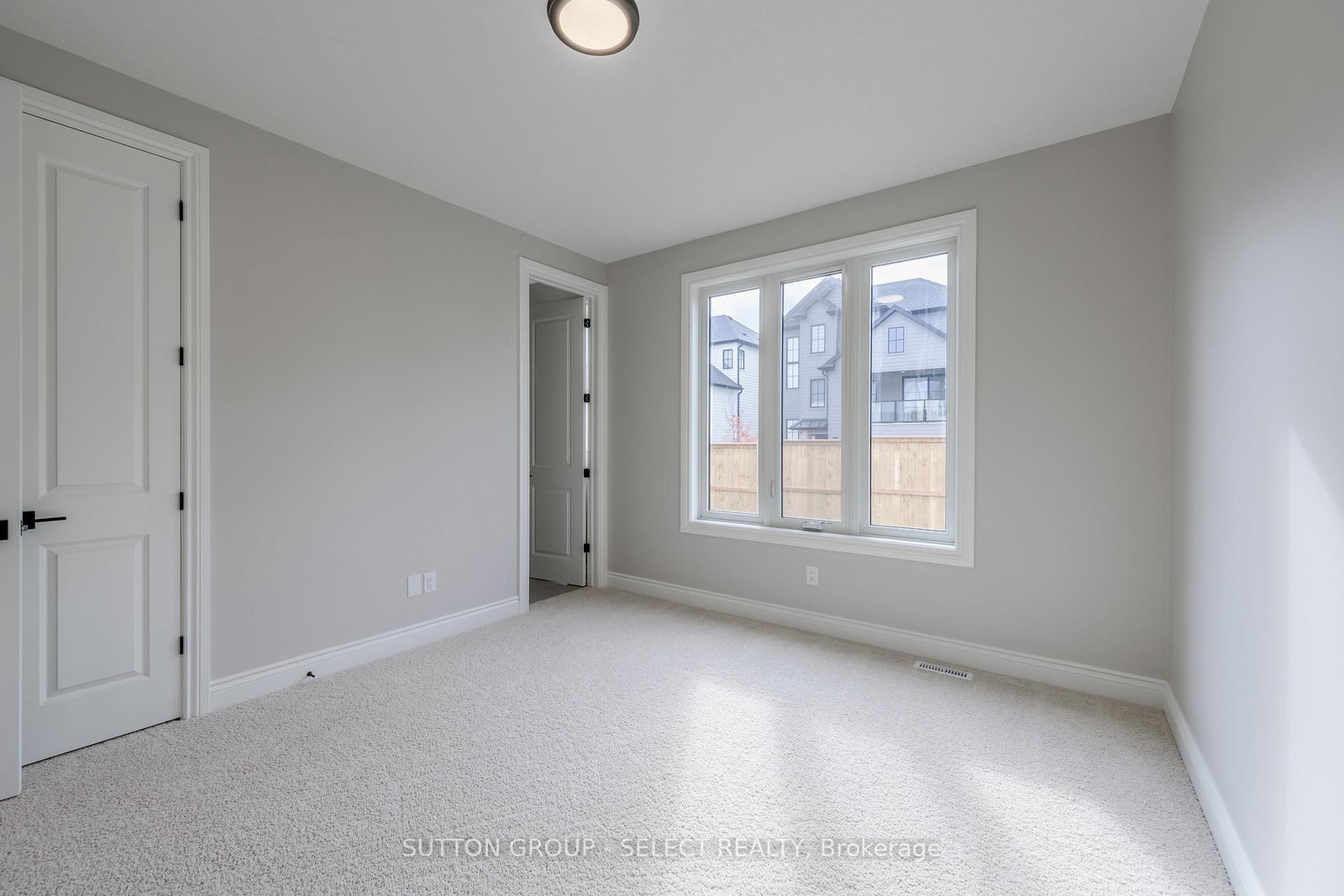 2835 Sheffield Place, Unit 9 - Photo 15