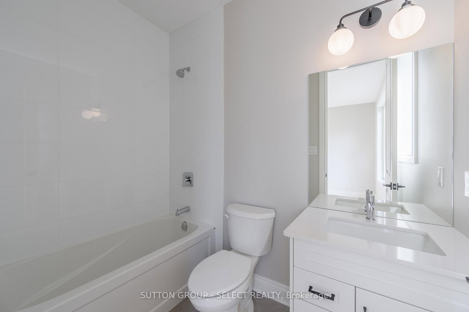 2835 Sheffield Place, Unit 9 - Photo 17