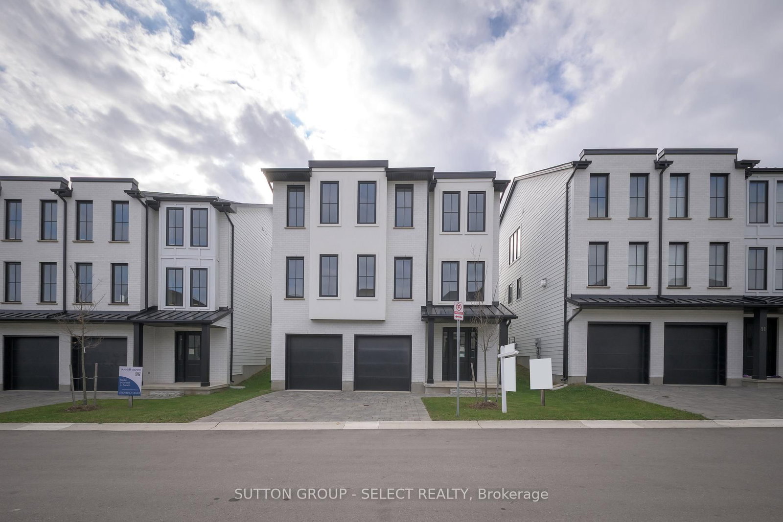 2835 Sheffield Place, Unit 9 - Photo 2