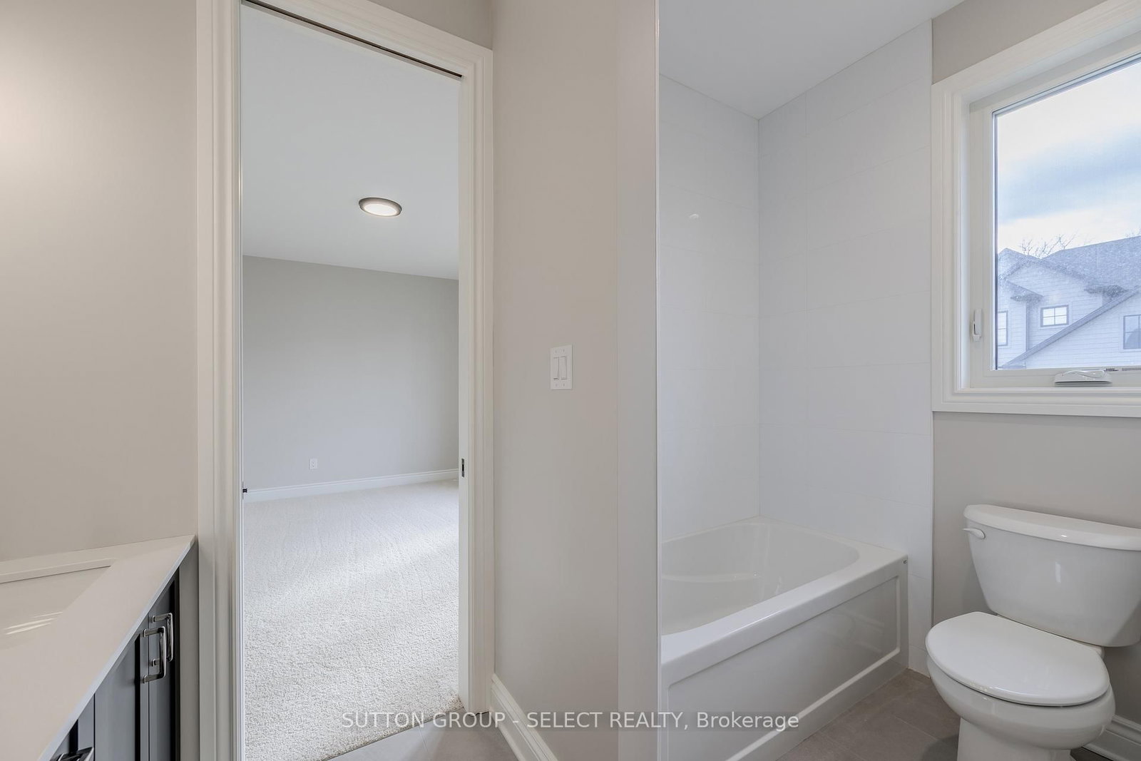 2835 Sheffield Place, Unit 9 - Photo 31
