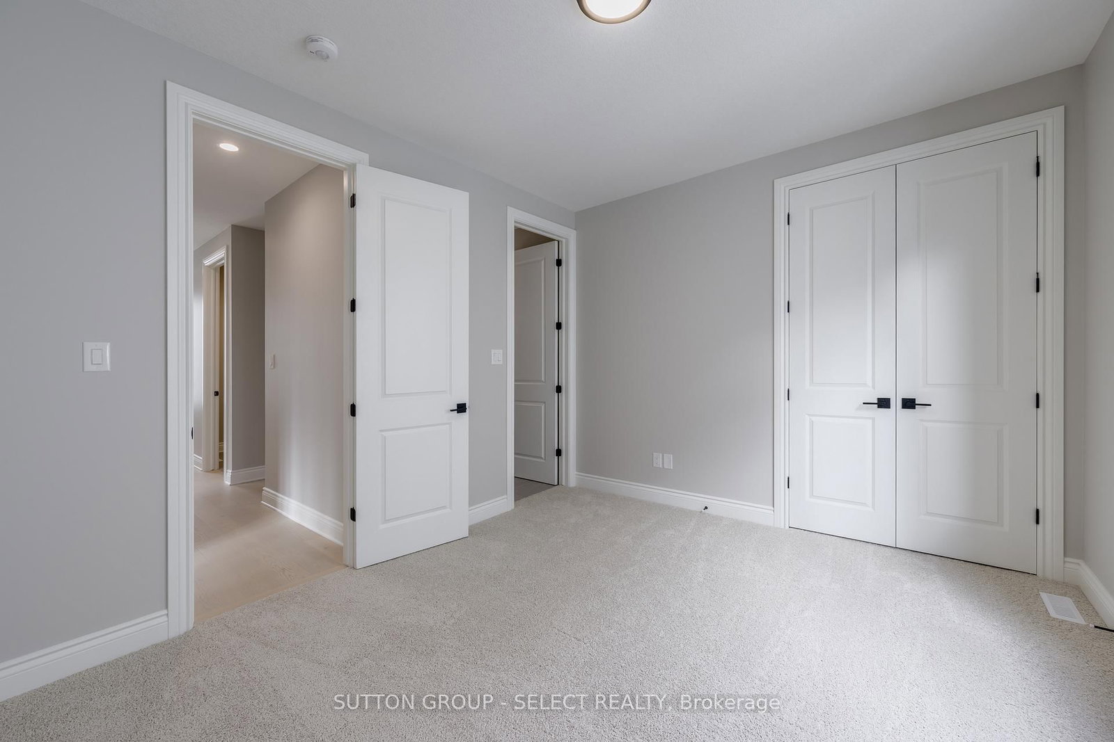 2835 Sheffield Place, Unit 9 - Photo 34