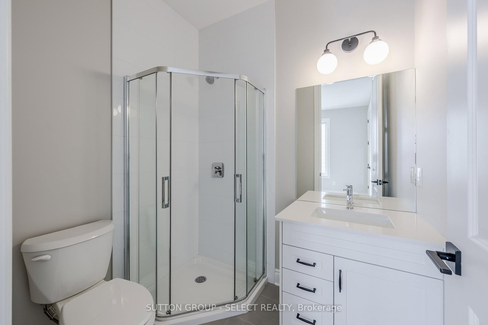 2835 Sheffield Place, Unit 9 - Photo 36