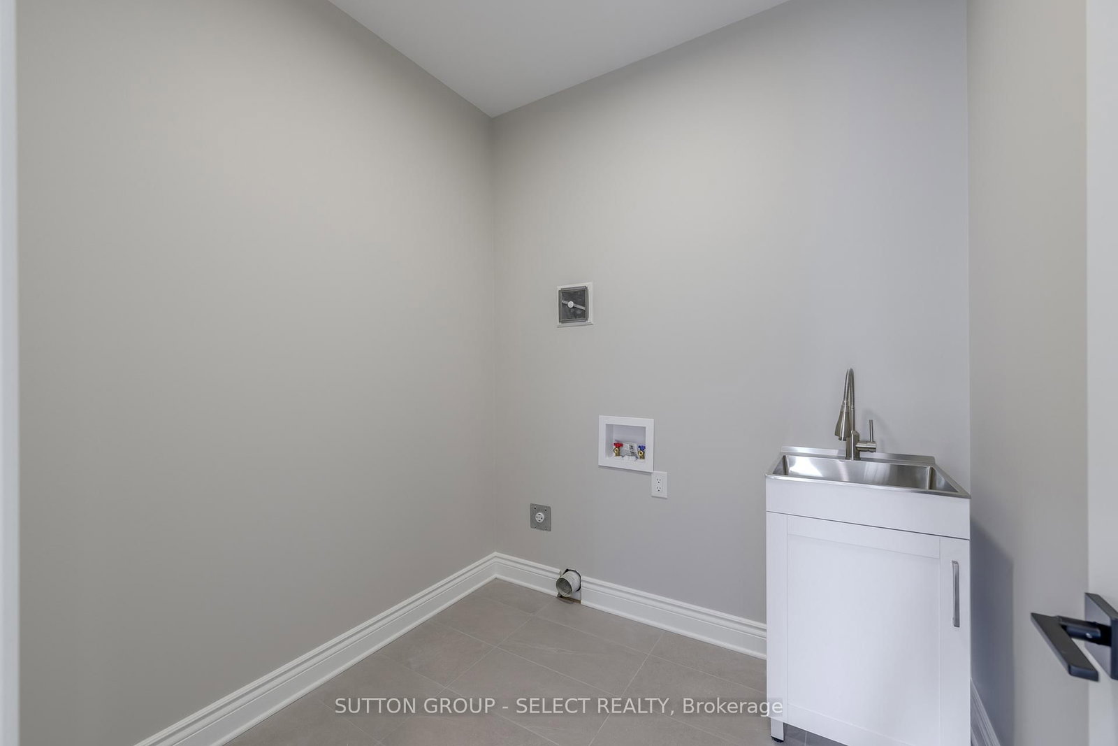2835 Sheffield Place, Unit 9 - Photo 37