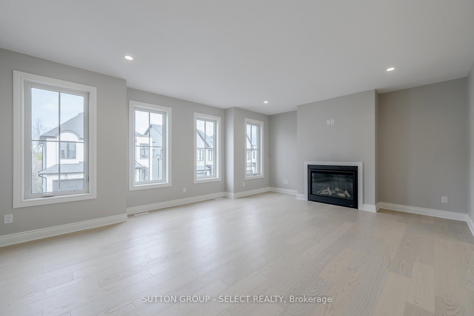 2835 Sheffield Place, Unit 9 - Photo 8