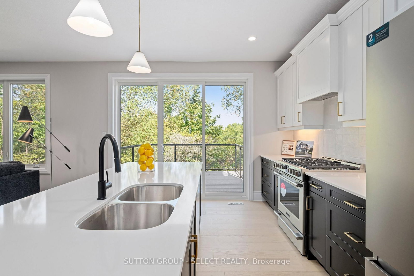 2835 Sheffield Place, Unit 14 - Photo 11