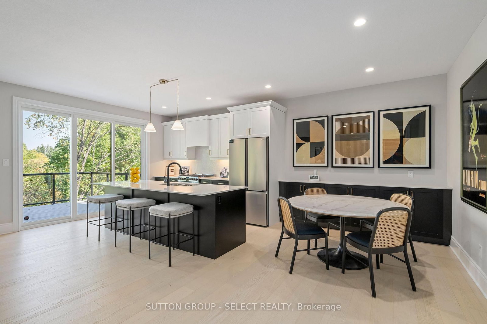 2835 Sheffield Place, Unit 14 - Photo 3