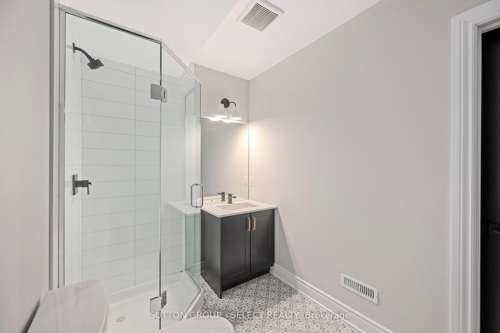 2835 Sheffield Place, Unit 14 - Photo 30