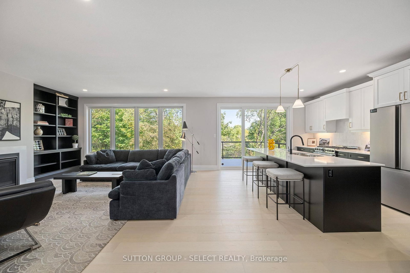 2835 Sheffield Place, Unit 14 - Photo 4