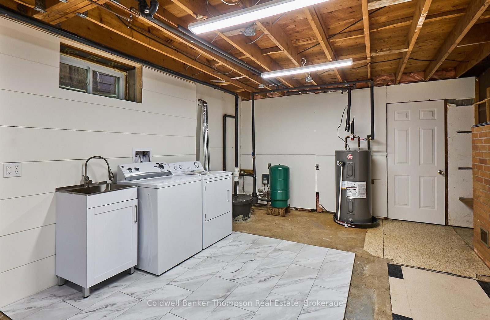 Detached House for sale at 109 Riverside Drive, Huntsville, Ontario, P1H 1R6 - Brunel - MLS: X12899214