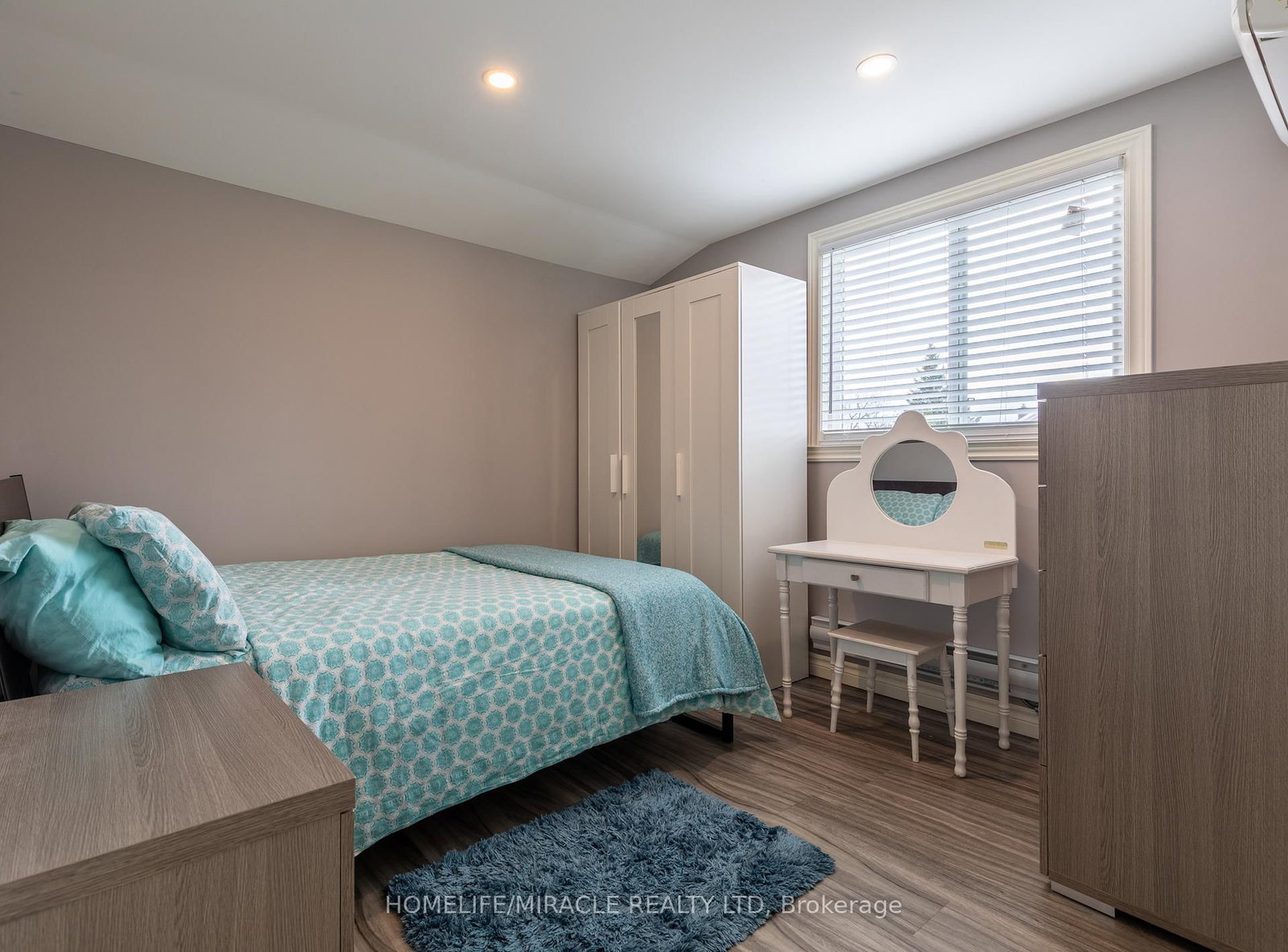 Detached House for sale at 36 Division Street, St. Catharines, Ontario, L2R 3G2 - E. Chester - MLS: X12899238