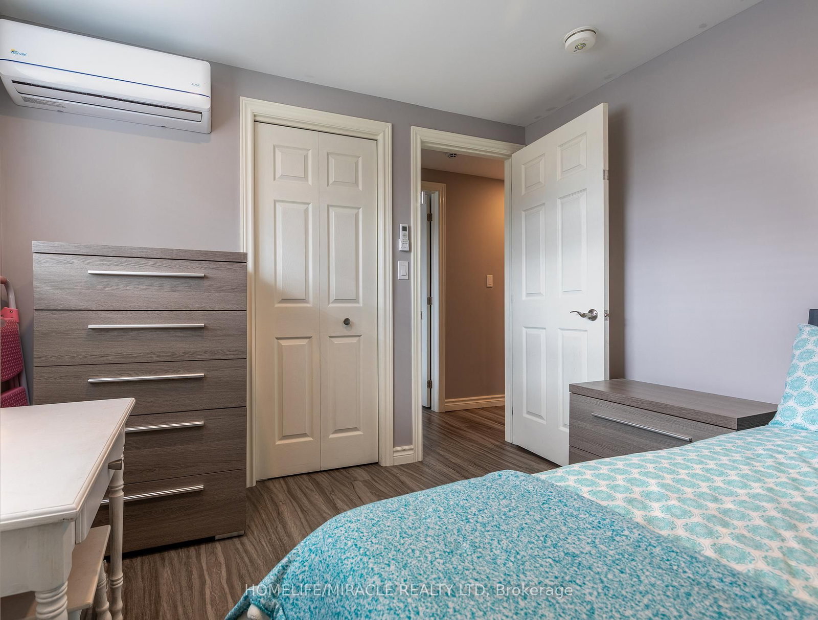 Detached House for sale at 36 Division Street, St. Catharines, Ontario, L2R 3G2 - E. Chester - MLS: X12899238