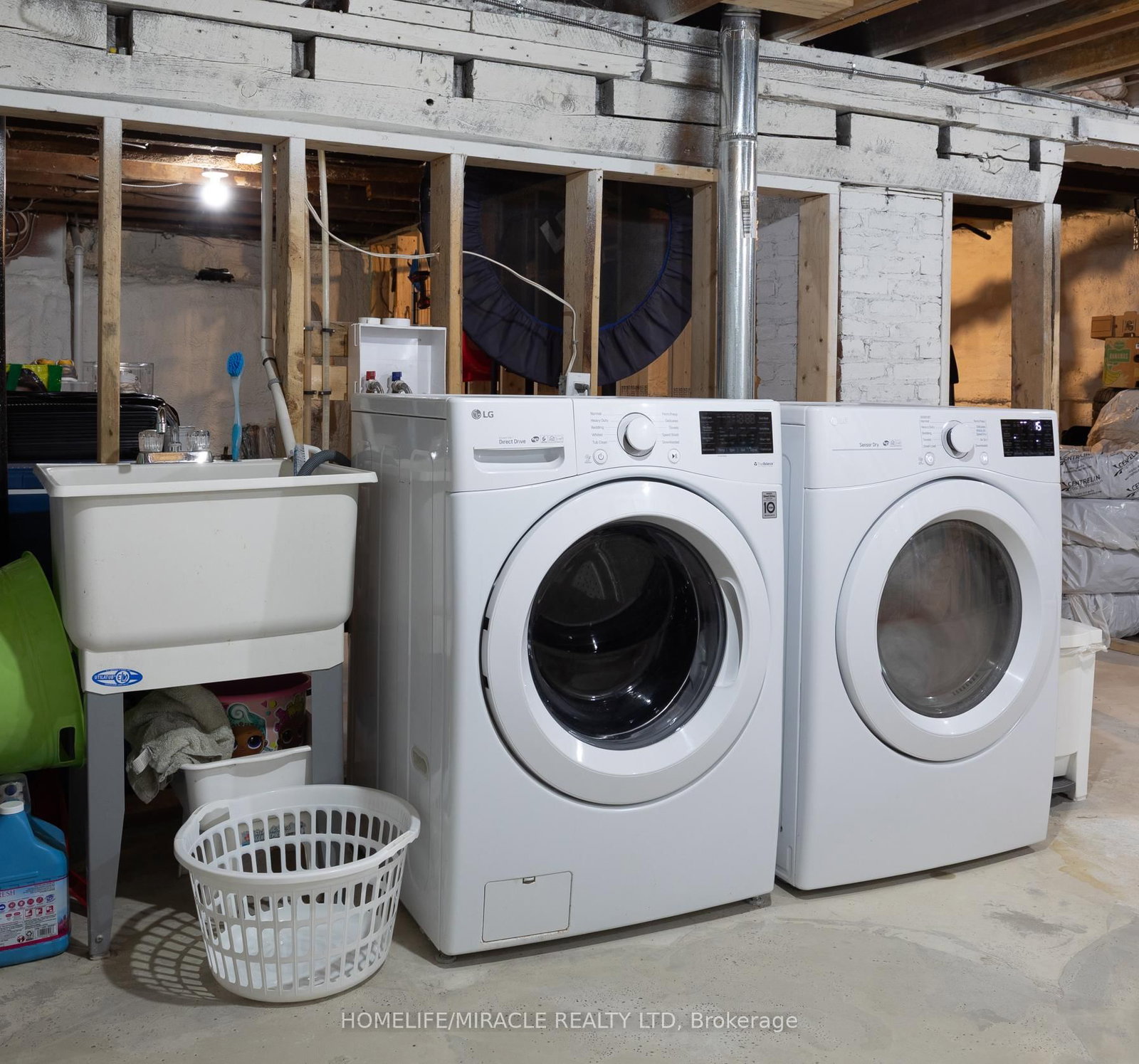 Detached House for sale at 36 Division Street, St. Catharines, Ontario, L2R 3G2 - E. Chester - MLS: X12899238