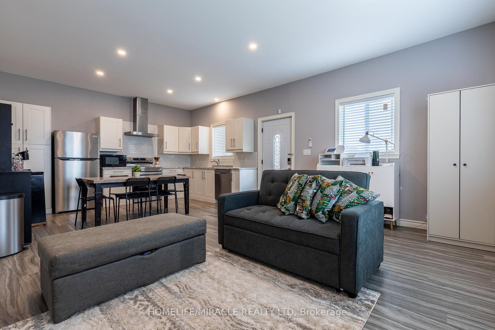 Detached House for sale at 36 Division Street, St. Catharines, Ontario, L2R 3G2 - E. Chester - MLS: X12899238