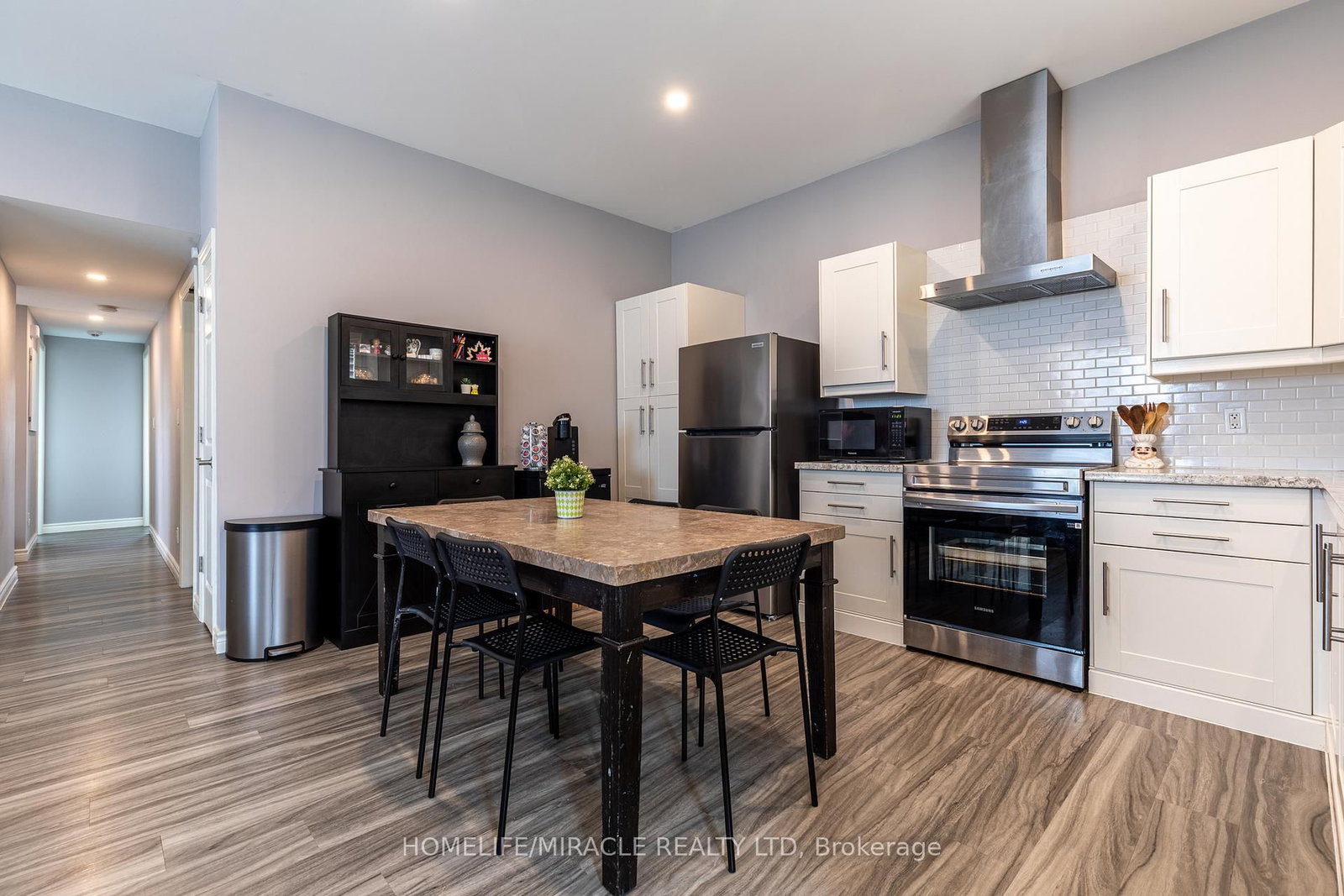 Detached House for sale at 36 Division Street, St. Catharines, Ontario, L2R 3G2 - E. Chester - MLS: X12899238