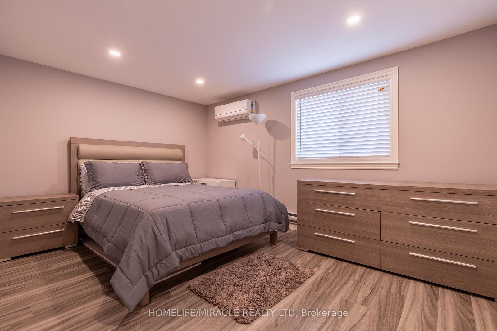 Detached House for sale at 36 Division Street, St. Catharines, Ontario, L2R 3G2 - E. Chester - MLS: X12899238