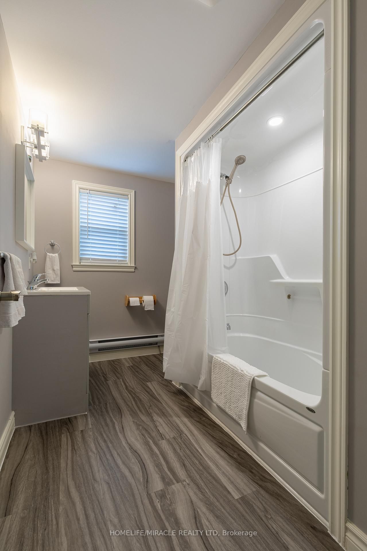 Detached House for sale at 36 Division Street, St. Catharines, Ontario, L2R 3G2 - E. Chester - MLS: X12899238