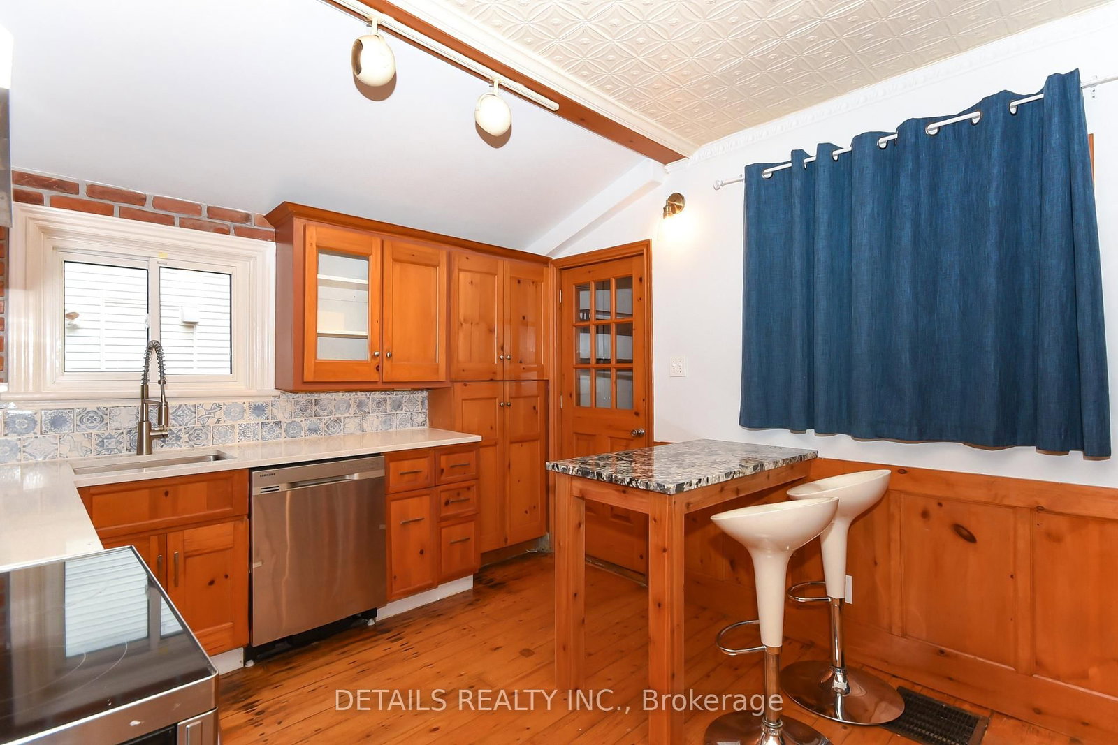 Detached House for sale at 19 Gould Street, Ottawa, Ontario, K1Y 2P1 - Ottawa West - MLS: X12899330