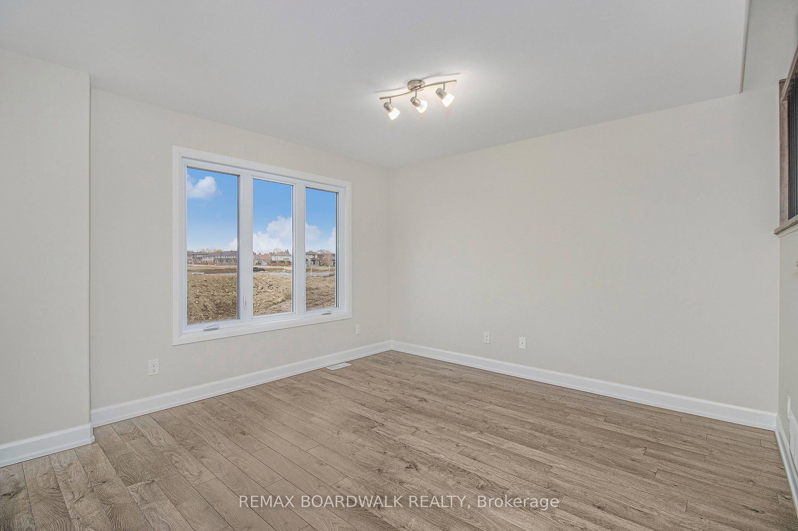 Detached House for sale at 1203 MONTBLANC Crescent, Russell, Ontario, K0A 1W0 - Embrun - MLS: X12899346