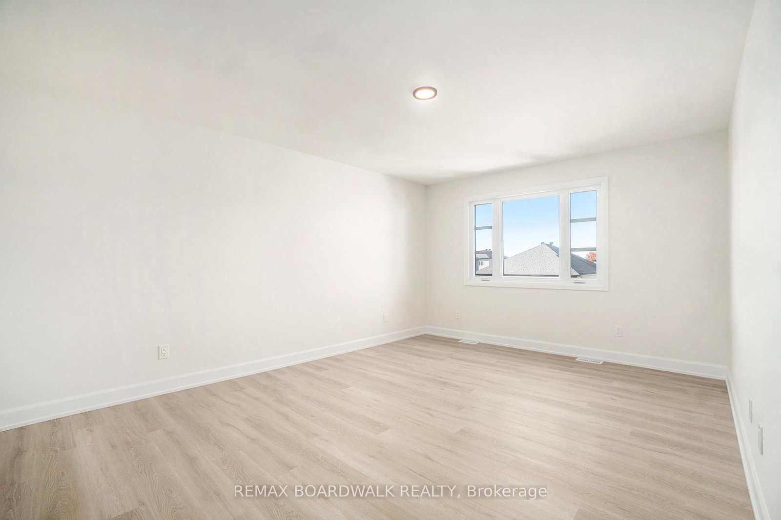 Detached House for sale at 619 Geneva Crescent, Russell, Ontario, K0A 1W0 - Embrun - MLS: X12899402