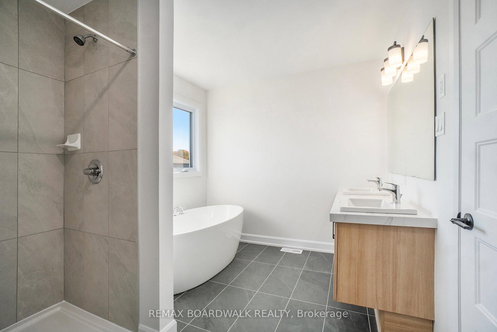 Detached House for sale at 619 Geneva Crescent, Russell, Ontario, K0A 1W0 - Embrun - MLS: X12899402