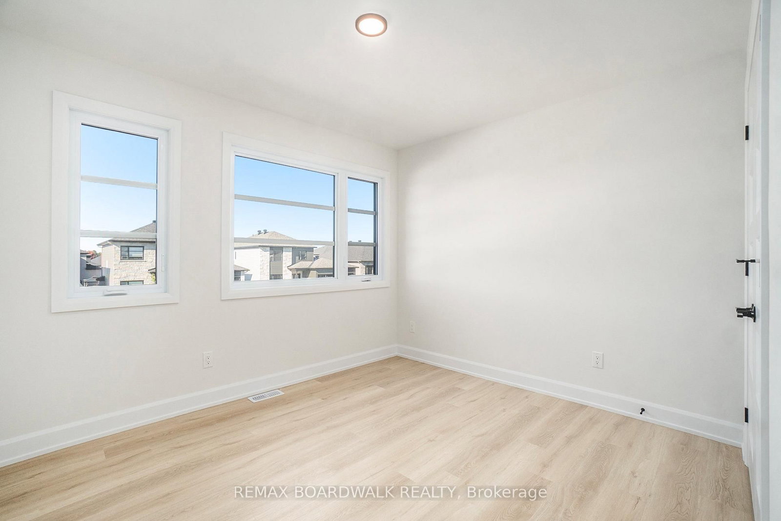 Detached House for sale at 619 Geneva Crescent, Russell, Ontario, K0A 1W0 - Embrun - MLS: X12899402