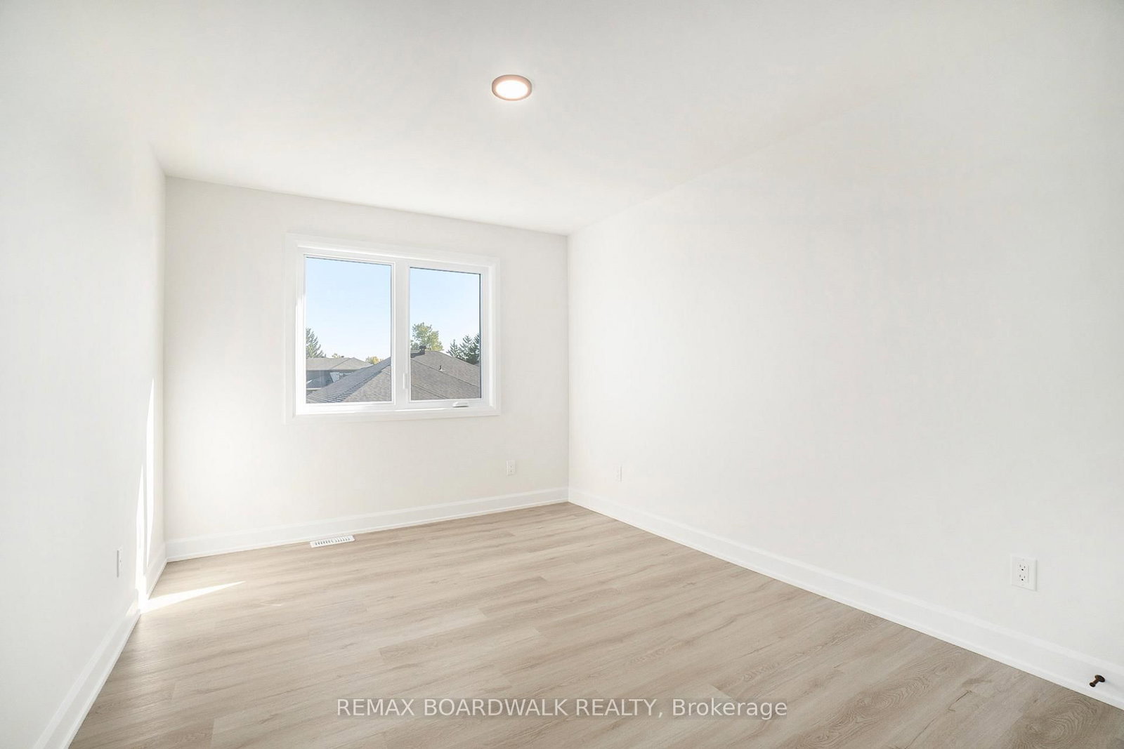 Detached House for sale at 619 Geneva Crescent, Russell, Ontario, K0A 1W0 - Embrun - MLS: X12899402