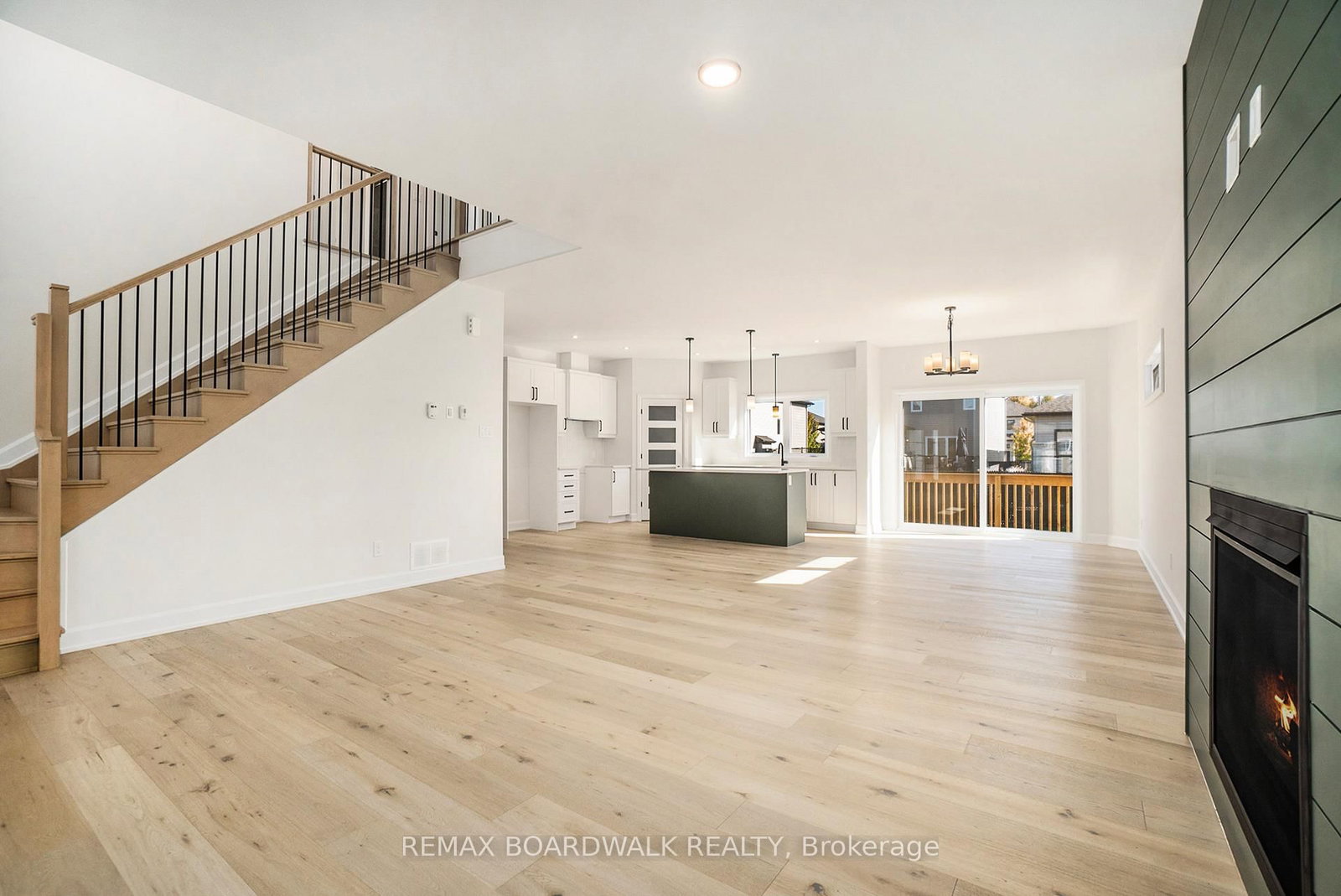 Detached House for sale at 619 Geneva Crescent, Russell, Ontario, K0A 1W0 - Embrun - MLS: X12899402