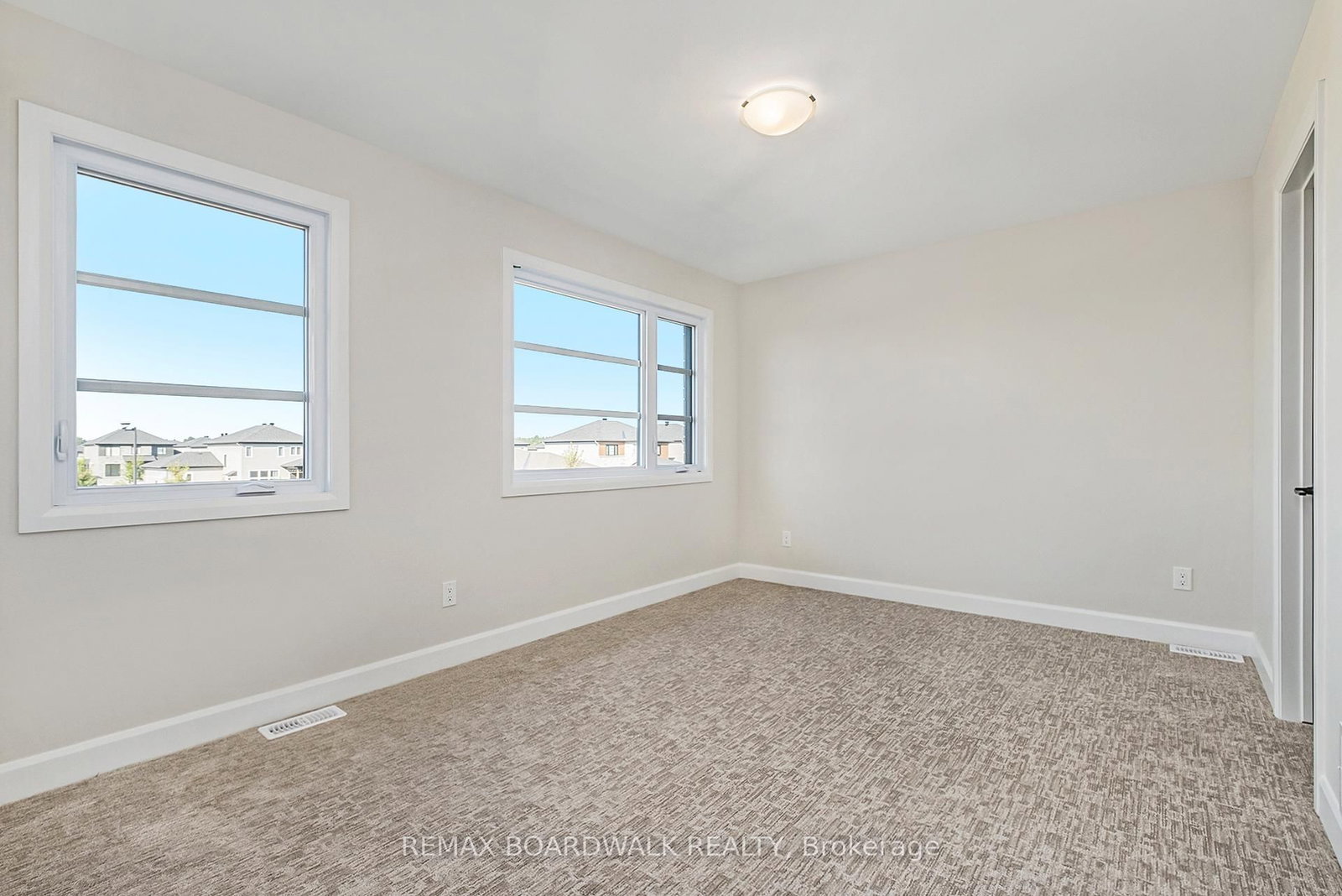 Detached House for sale at 1035 CHABLIS Crescent, Russell, Ontario, K0A 1W0 - Embrun - MLS: X12899428