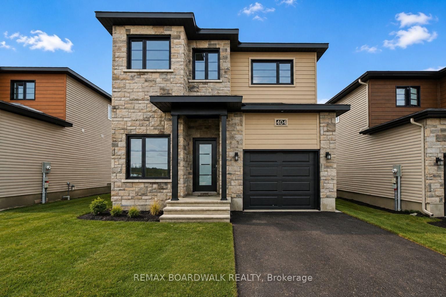 404 FALCON Lane • Russell, ON photo 1