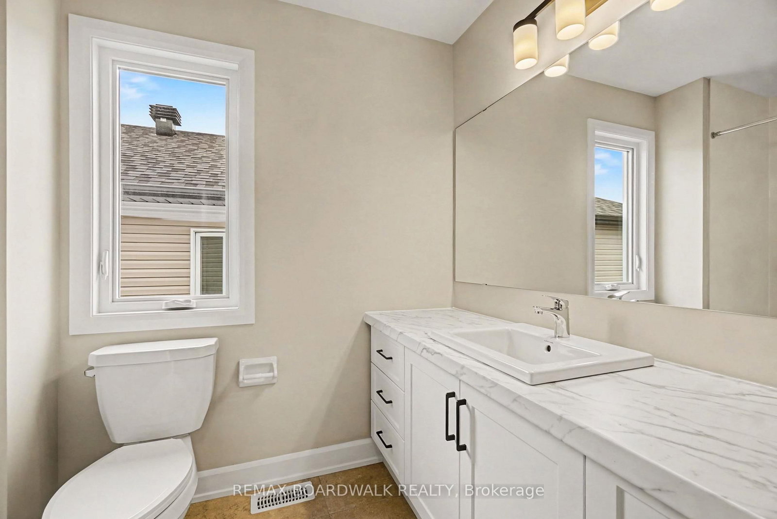 404 FALCON Lane • Russell, ON photo 10