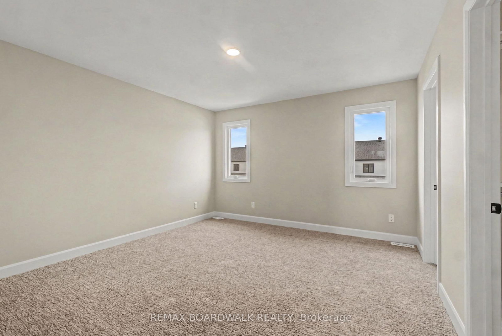404 FALCON Lane • Russell, ON photo 12