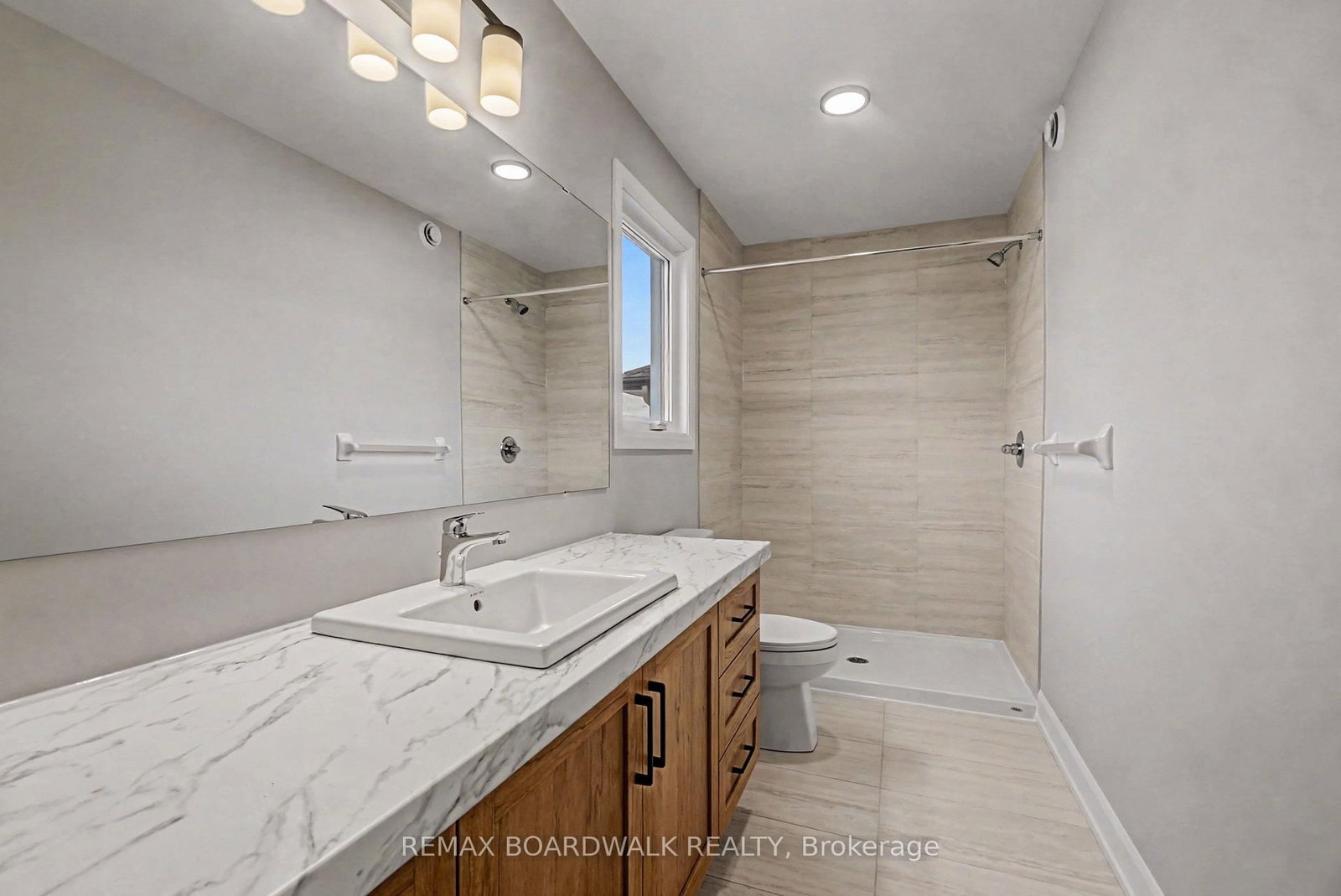404 FALCON Lane • Russell, ON photo 14