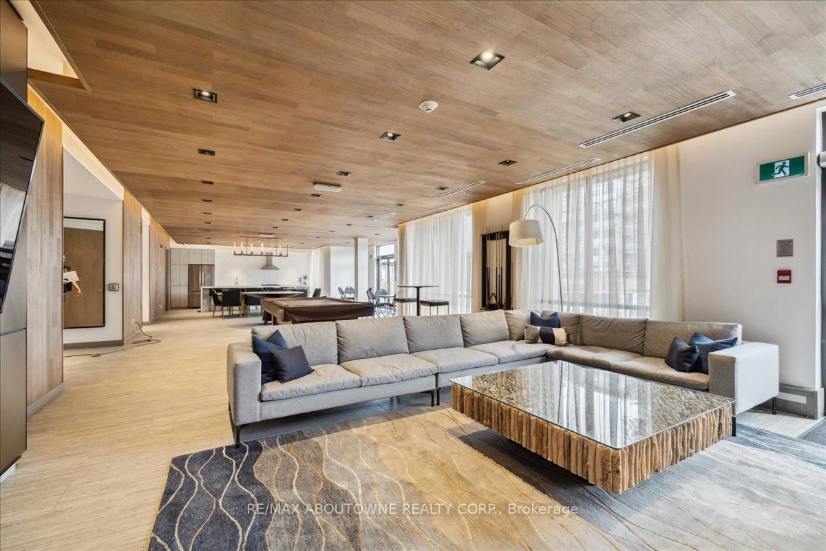 40 Esplanade Lane, Unit 102