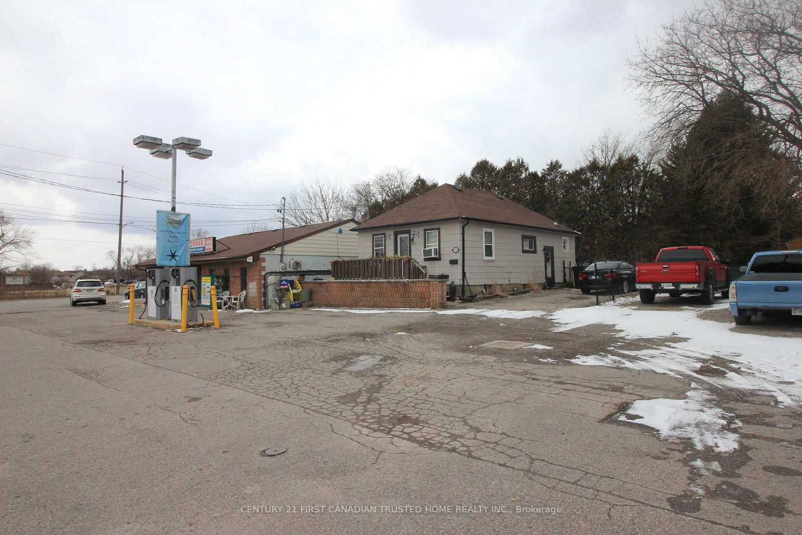 1344 Hamilton Road - Photo 2