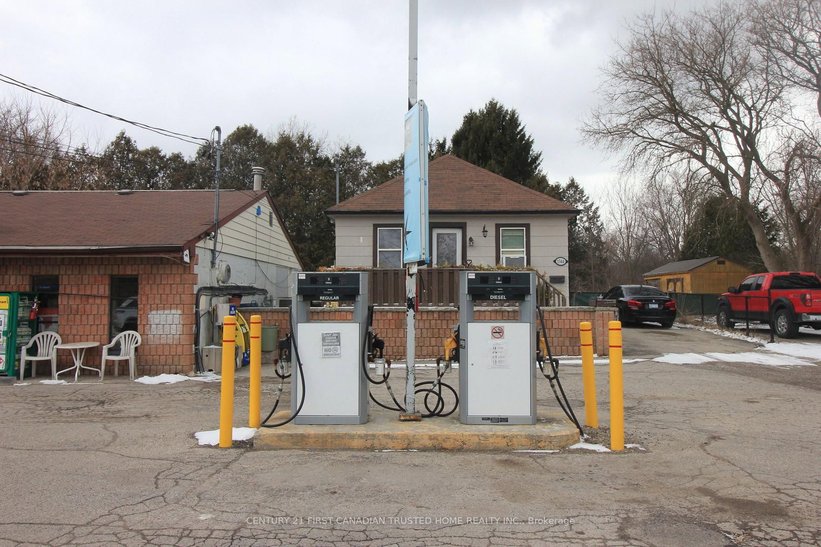 1344 Hamilton Road - Photo 8