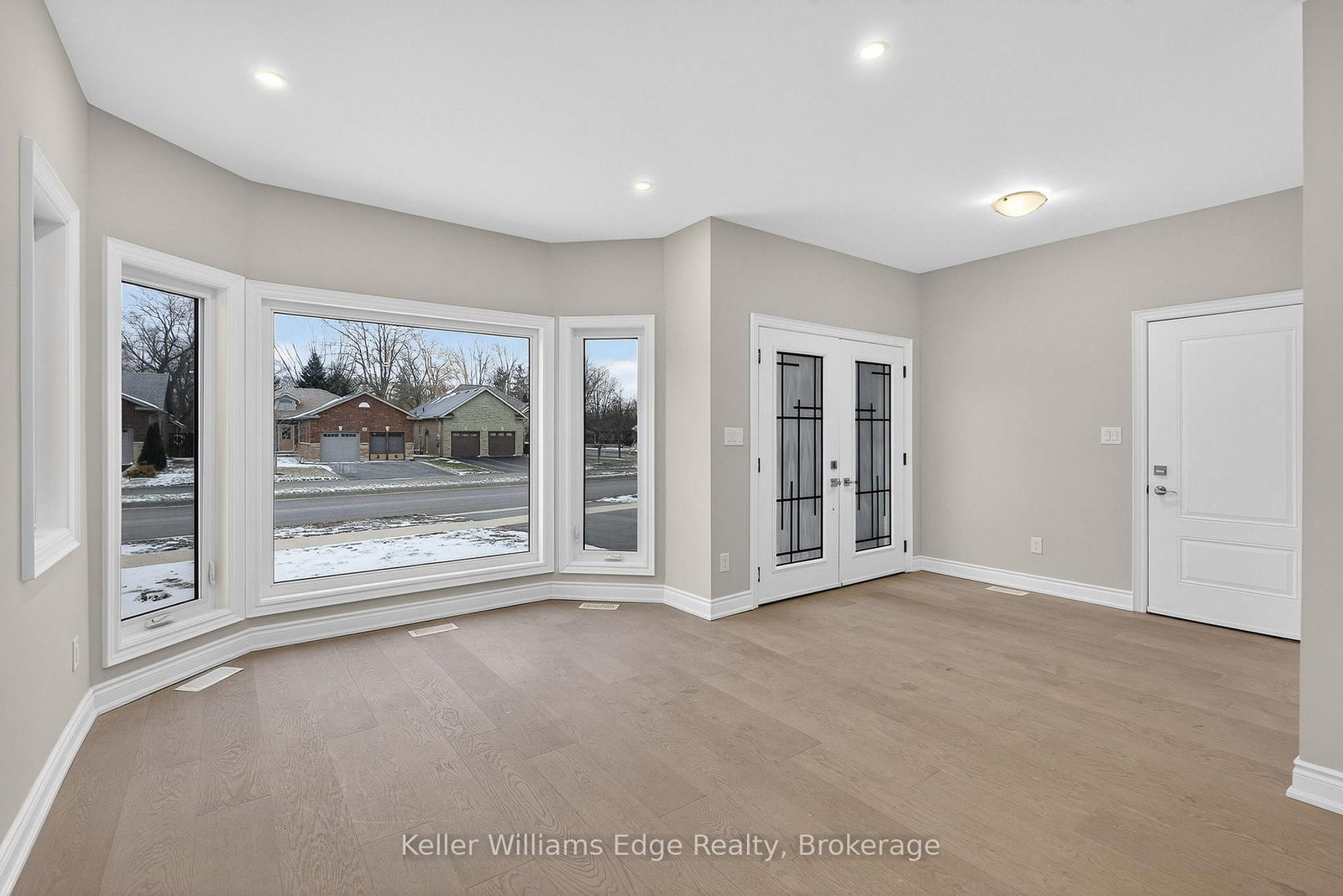 Detached House for sale at 201 Hetram Court, Fort Erie, Ontario, L0S 1B0 - Crystal Beach - MLS: X12899984